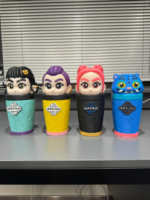 GUERRERAS K-POP + Microfono de HUNTRIX