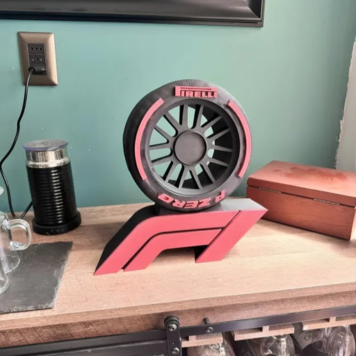 Neumático Decorativo F1 Pirelli + Base impreso en 3D Chile - Figura decorativa personalizada impresa en 3D