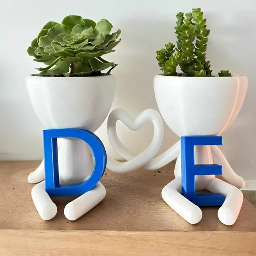 Maceta Unidos Corazón con Iniciales impreso en 3D Chile - Figura decorativa personalizada impresa en 3D
